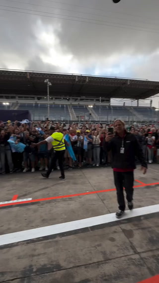 Colapinto salió a saludar a los hinchas argentinos en Brasil 