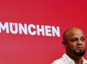 Kompany y su extraña aclaración tras llegar al Bayern Munich: "Han dicho mal mi nombre..."