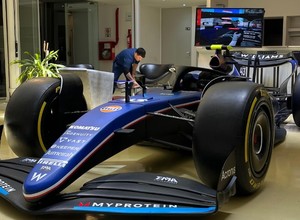 Video: así es el simulador del Williams que corre Colapinto y se puede alquilar