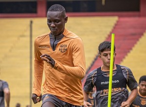 La buena señal de Segundo Castillo: la posible formación de Barcelona ante Aucas