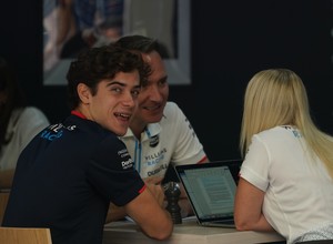 Video: el hit con el que Colapinto llegó cantando a Interlagos