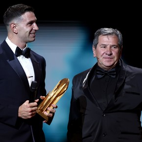 Qué dijo el papá de Dibu Martínez luego de que su hijo ganara el premio Lev Yashin por segunda vez
